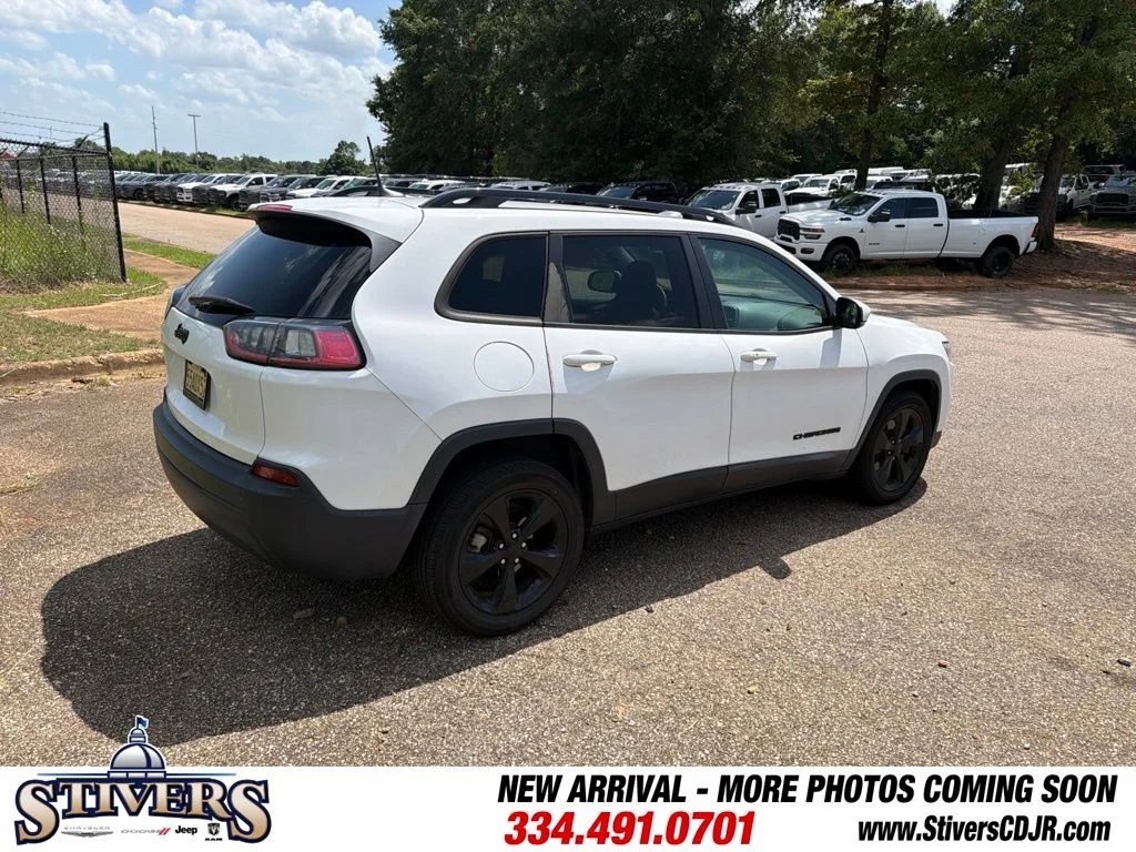 Used 2020 White Jeep Latitude Plus image 6
