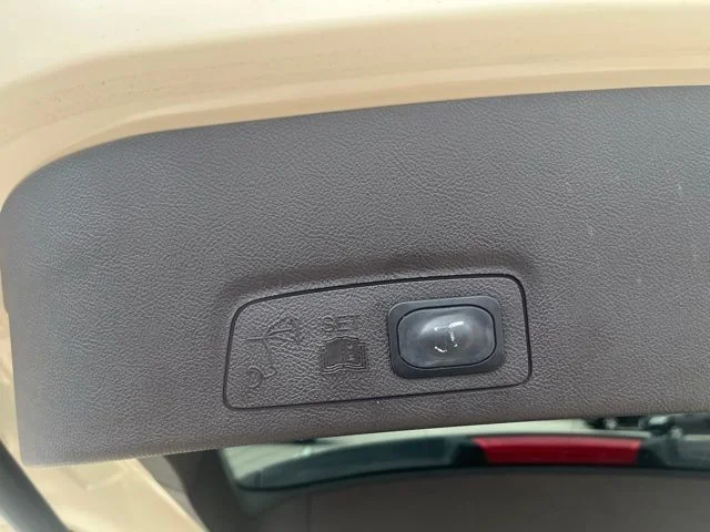 Used 2018 Beige Lincoln Reserve image 7