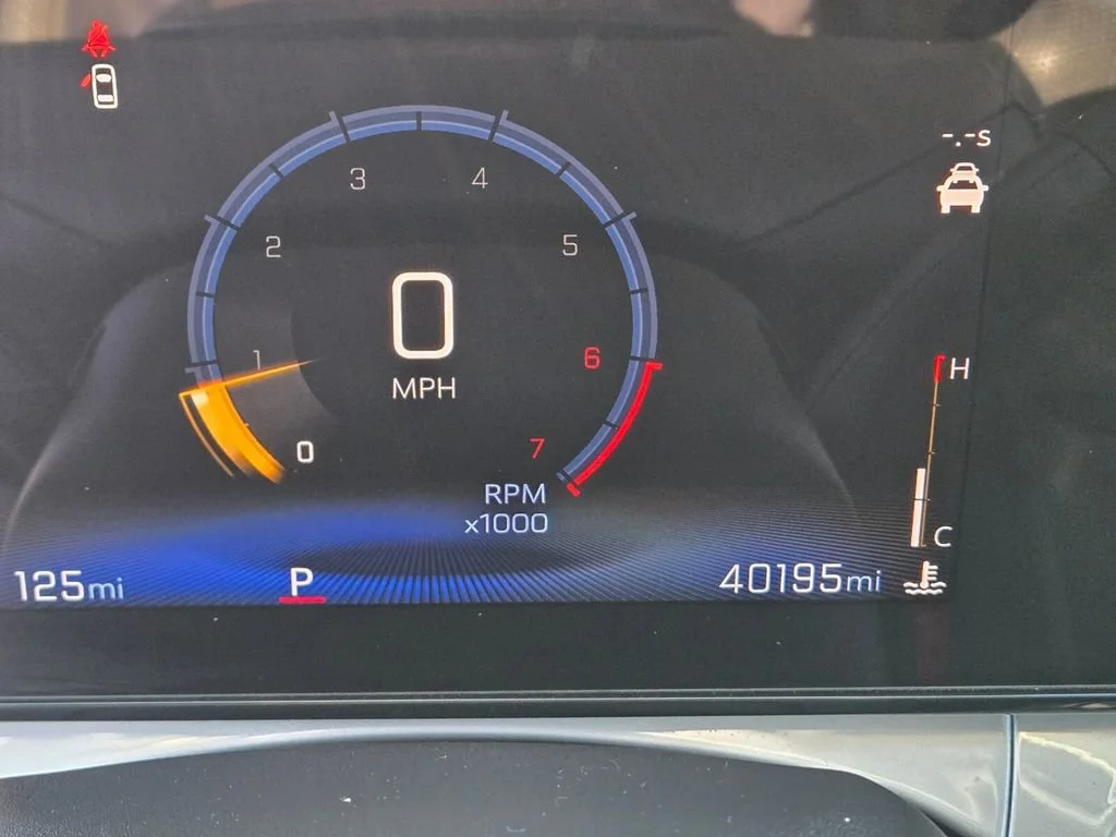 Used 2025 Summit White Chevrolet LT image 23