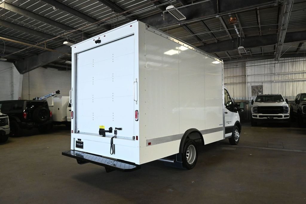 New 2024 Oxford White Ford T-350 image 8