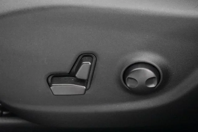 2022 Jeep Cherokee Latitude Lux - Photo 25