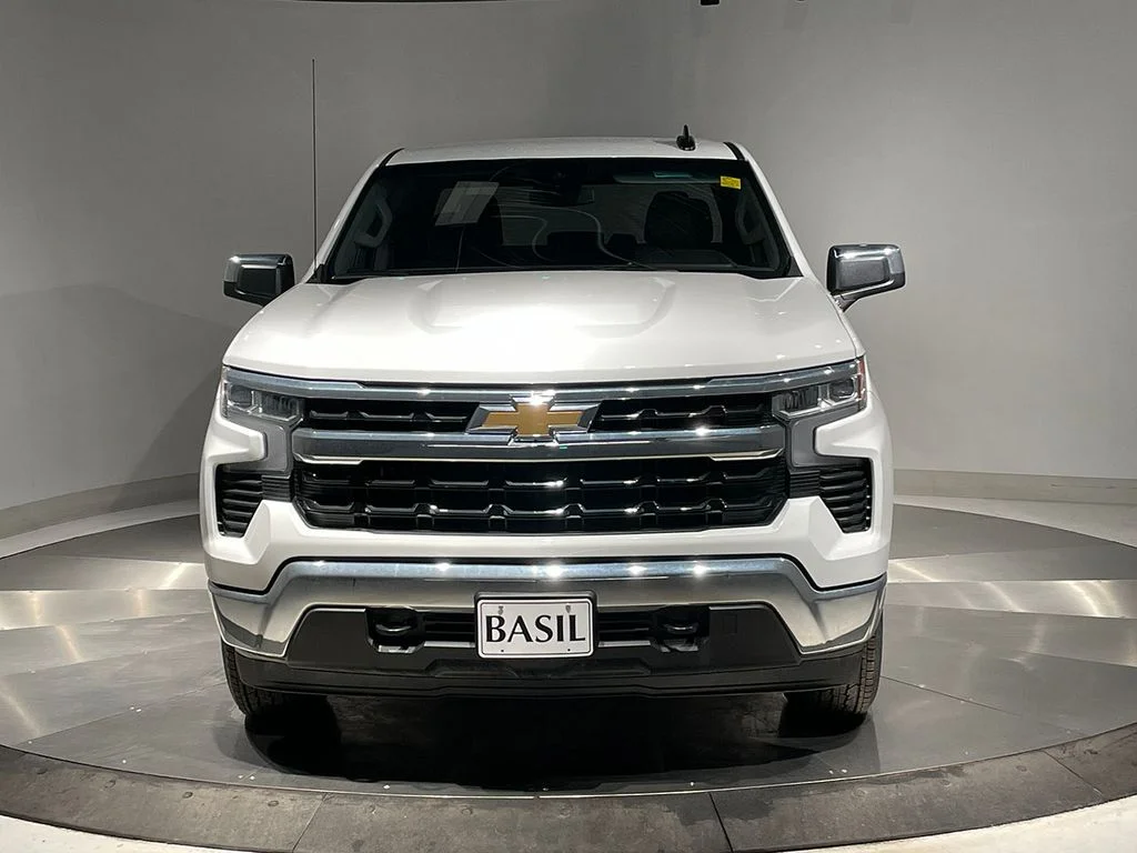 Used 2026 White Chevrolet LT image 9
