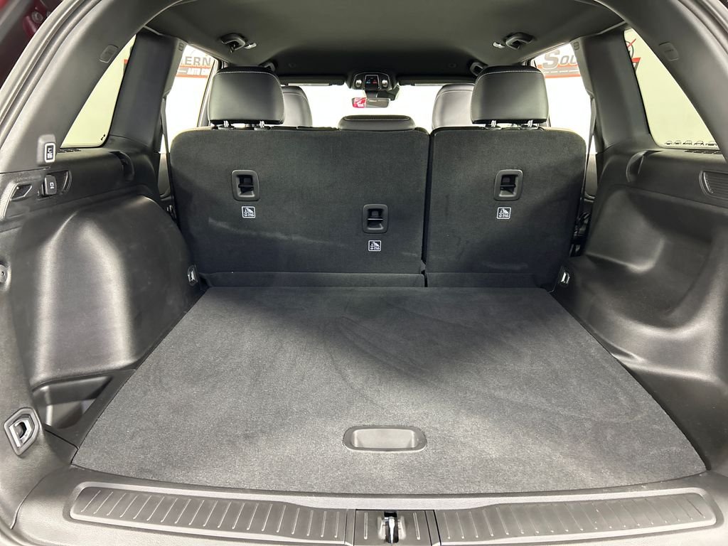 Used 2025 Red Jeep Altitude image 19