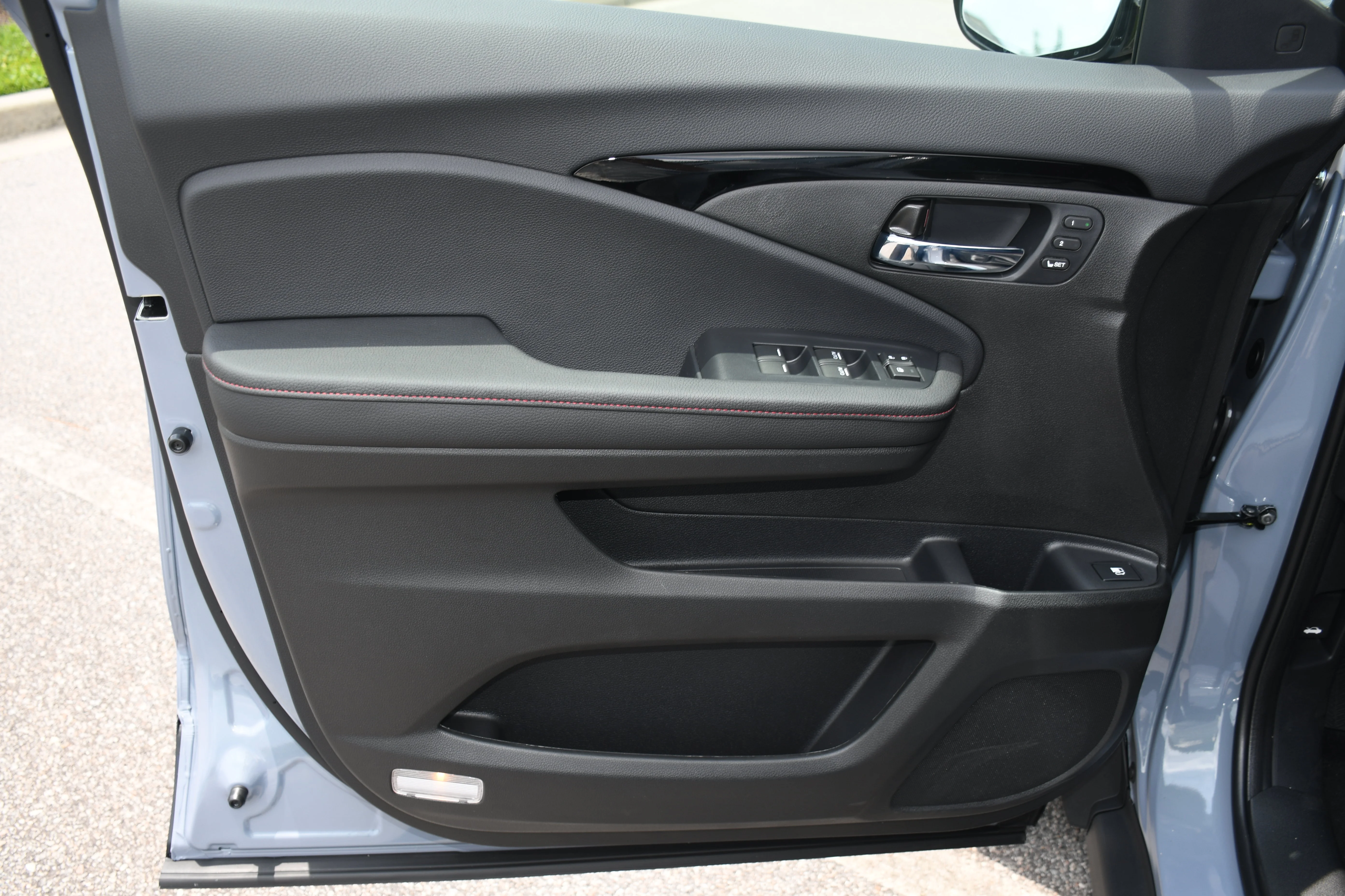 New 2026 Sonic Gray Pearl Honda Black Edition Two-Tone image 5