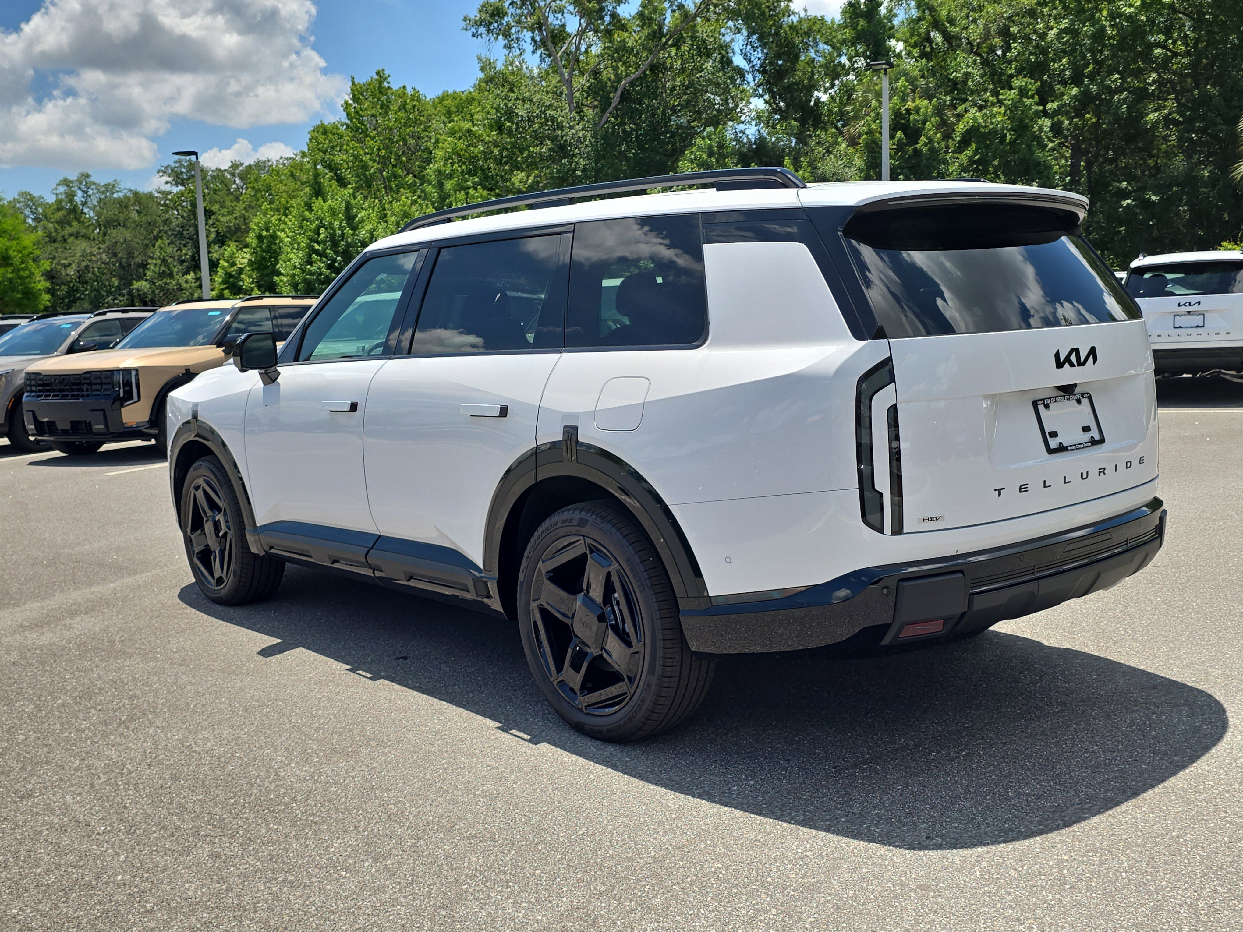 New 2027 Glacial White Pearl Kia X-LINE SX image 6