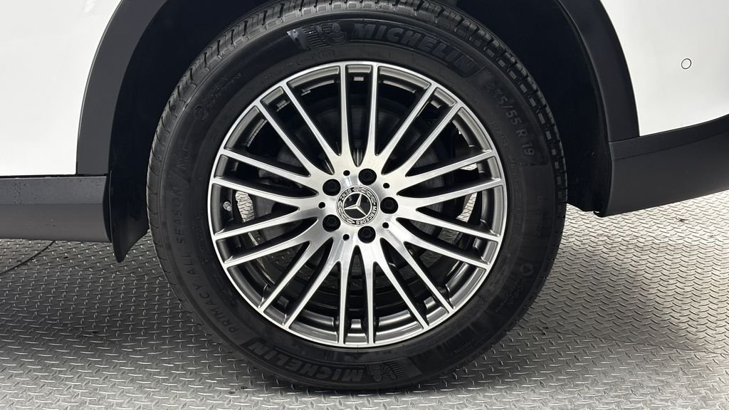 Used 2025 White Mercedes-Benz GLC 300 image 9