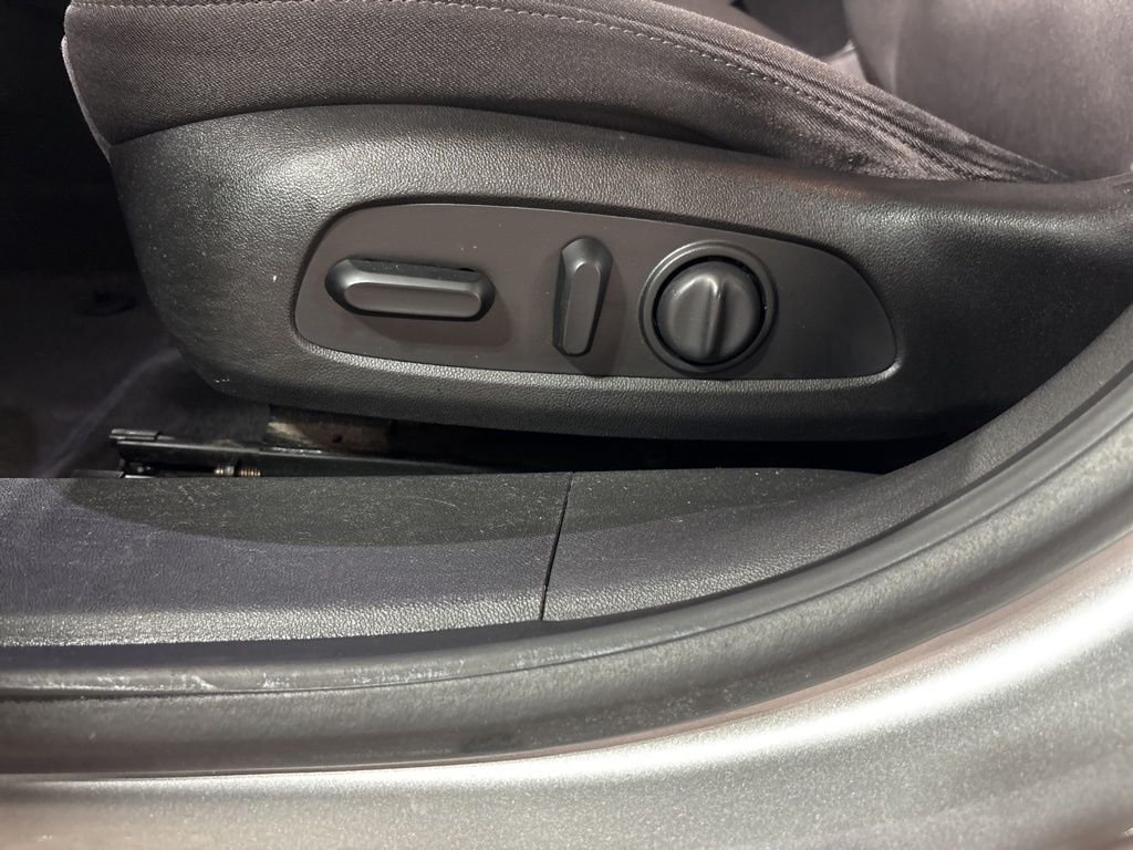 Used 2019 Silver Chevrolet LT image 26