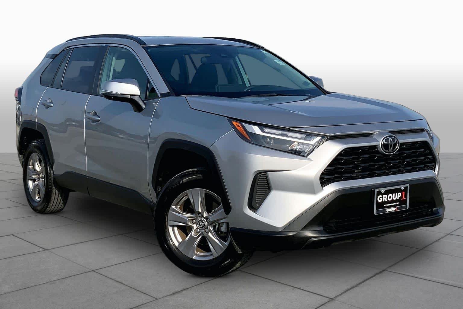 Used 2025 Silver Sky Metallic Toyota XLE image 3