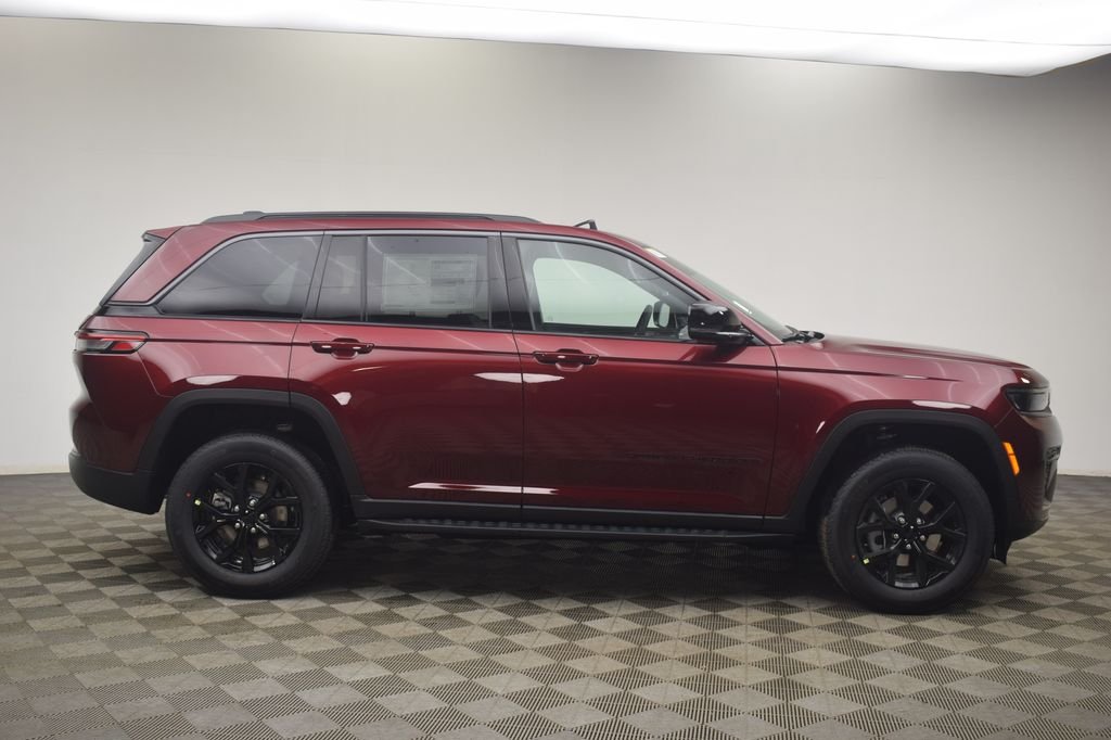New 2026 Velvet Red Pearl-Coat Exterior Paint Jeep Altitude image 4