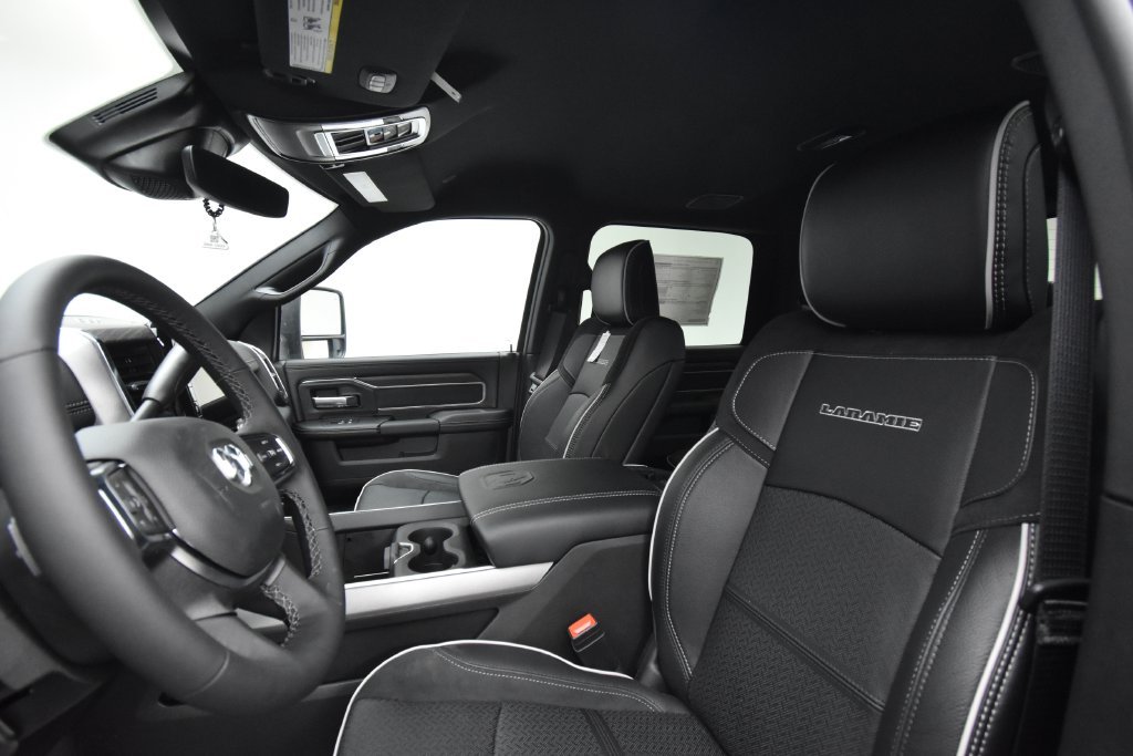 New 2026 Diamond Black Crystal Pearl-Coat Exterior Paint RAM Laramie image 41
