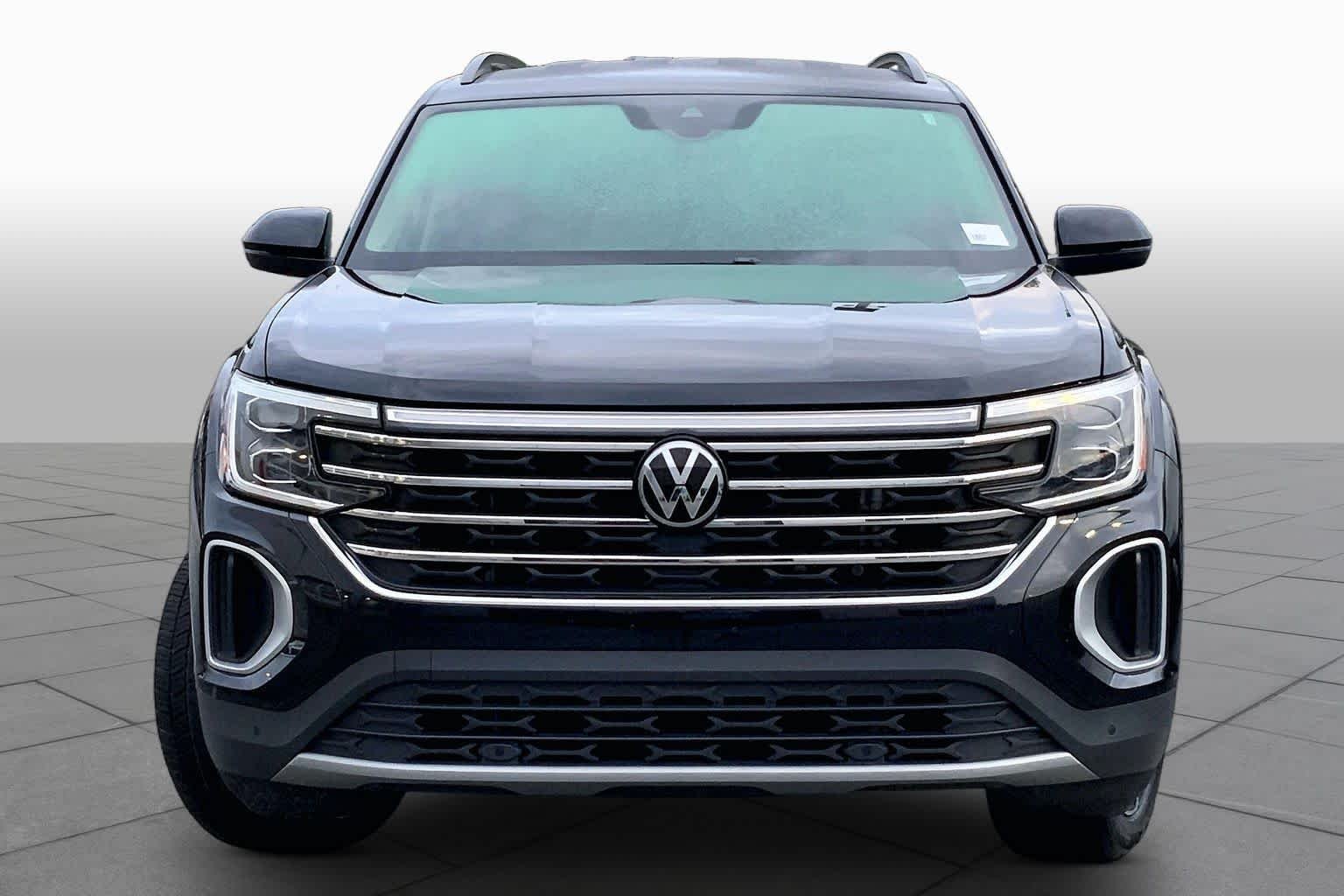 Used 2025 SILVER Volkswagen 2.0T SE w/Technology image 4