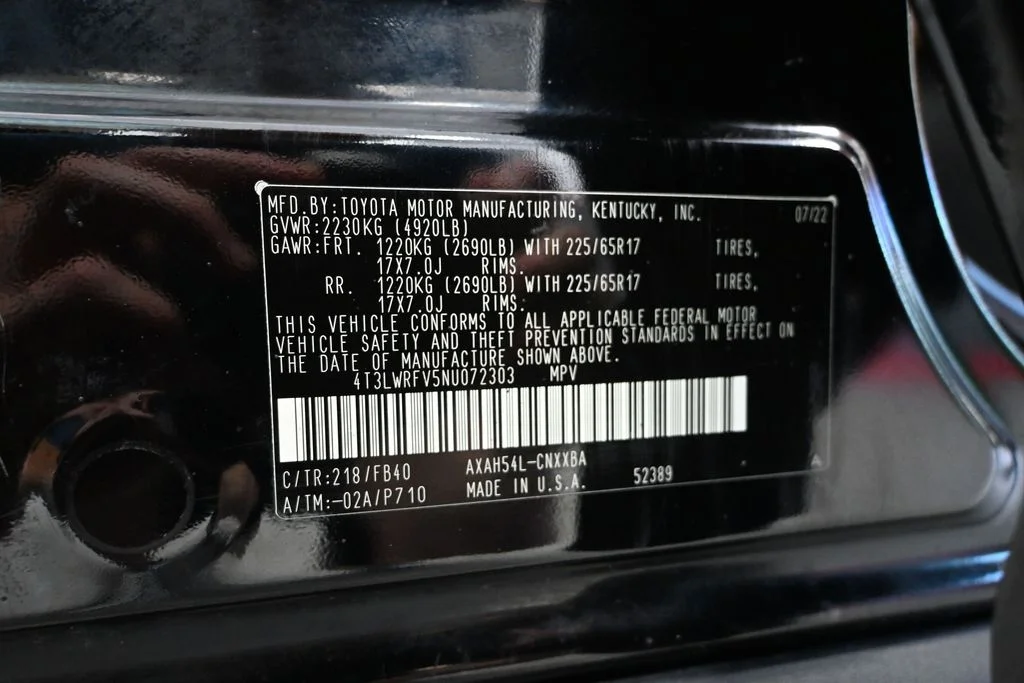 2022 Toyota RAV4 LE - Photo 48