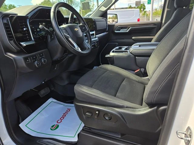 Used 2022 White Chevrolet LT image 11