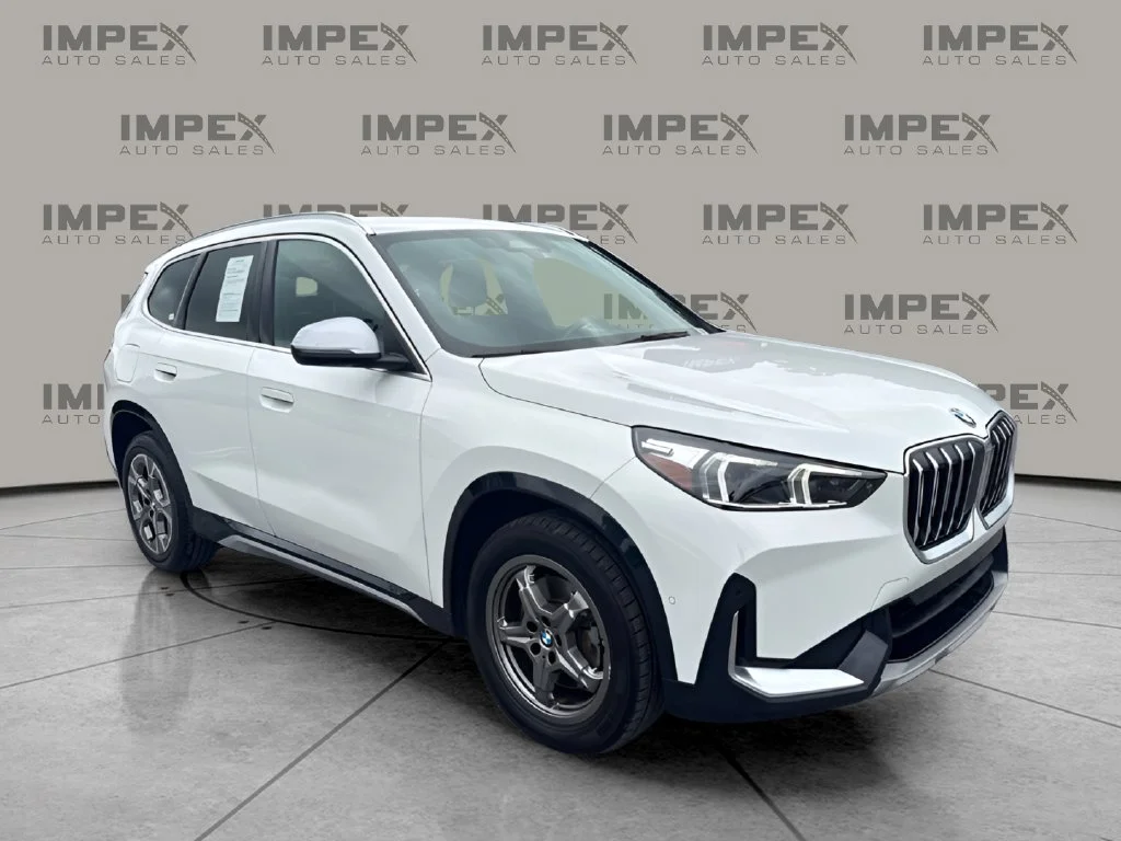 Used 2023 White BMW xDrive28i image 7