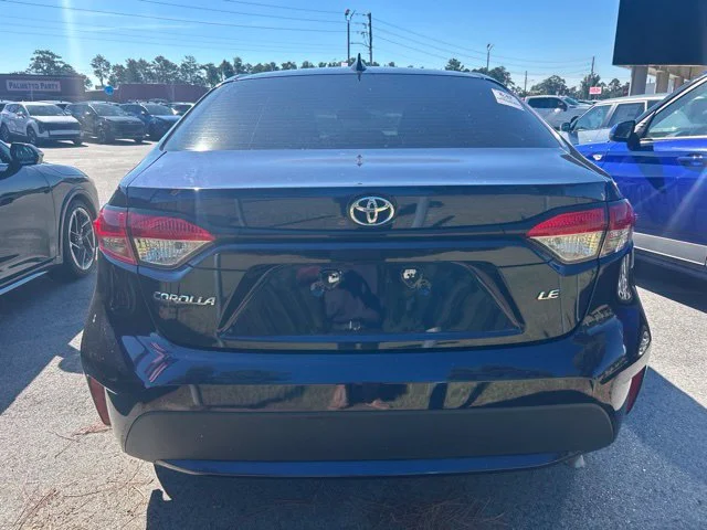 Used 2022  Toyota LE image 4