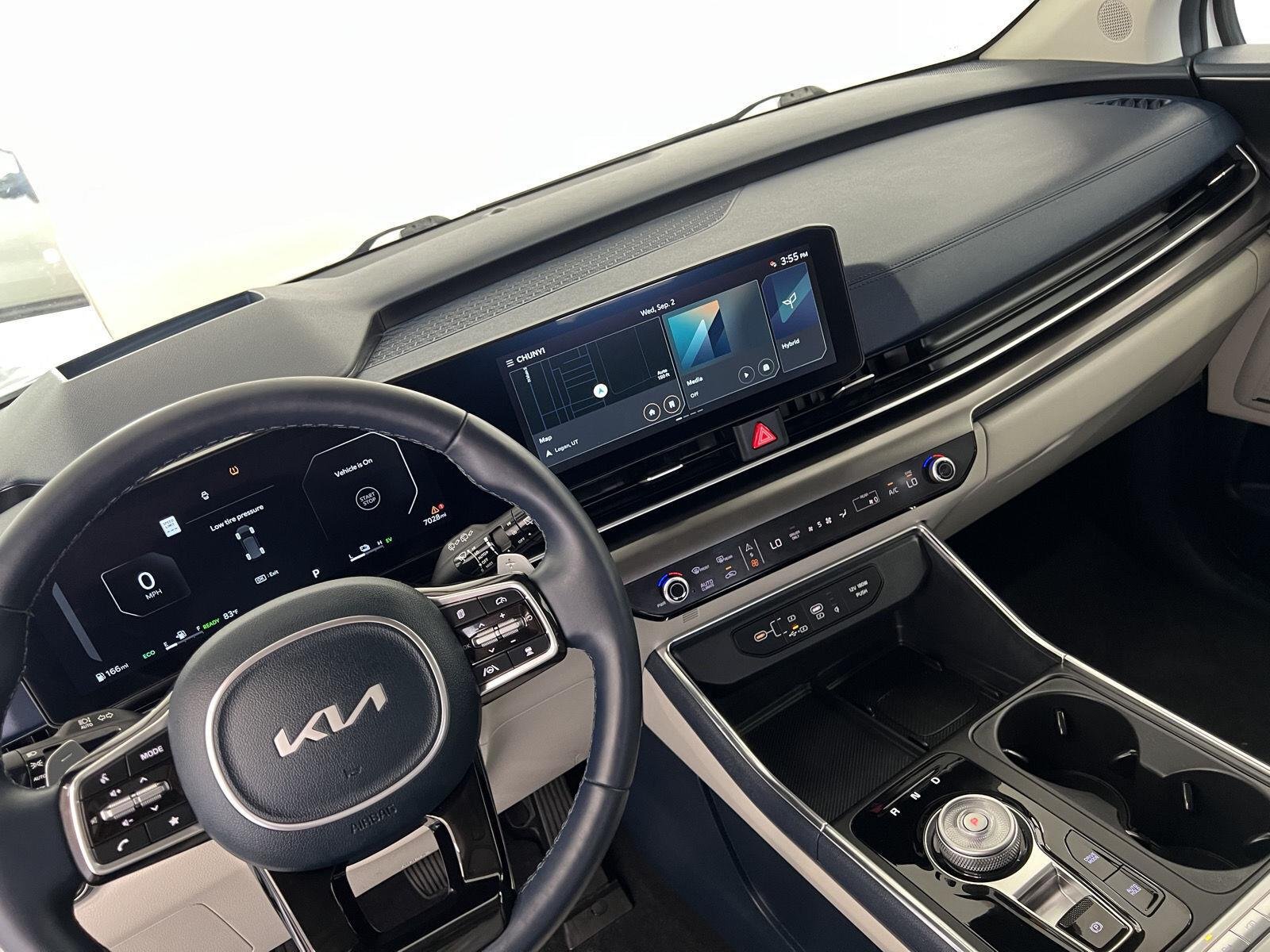 Used 2026 Snow White Pearl Kia SX Prestige image 24