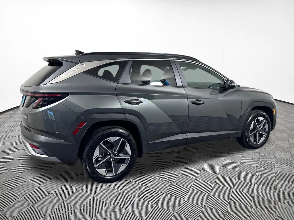 Used 2025 Gray Hyundai SEL Convenience image 9