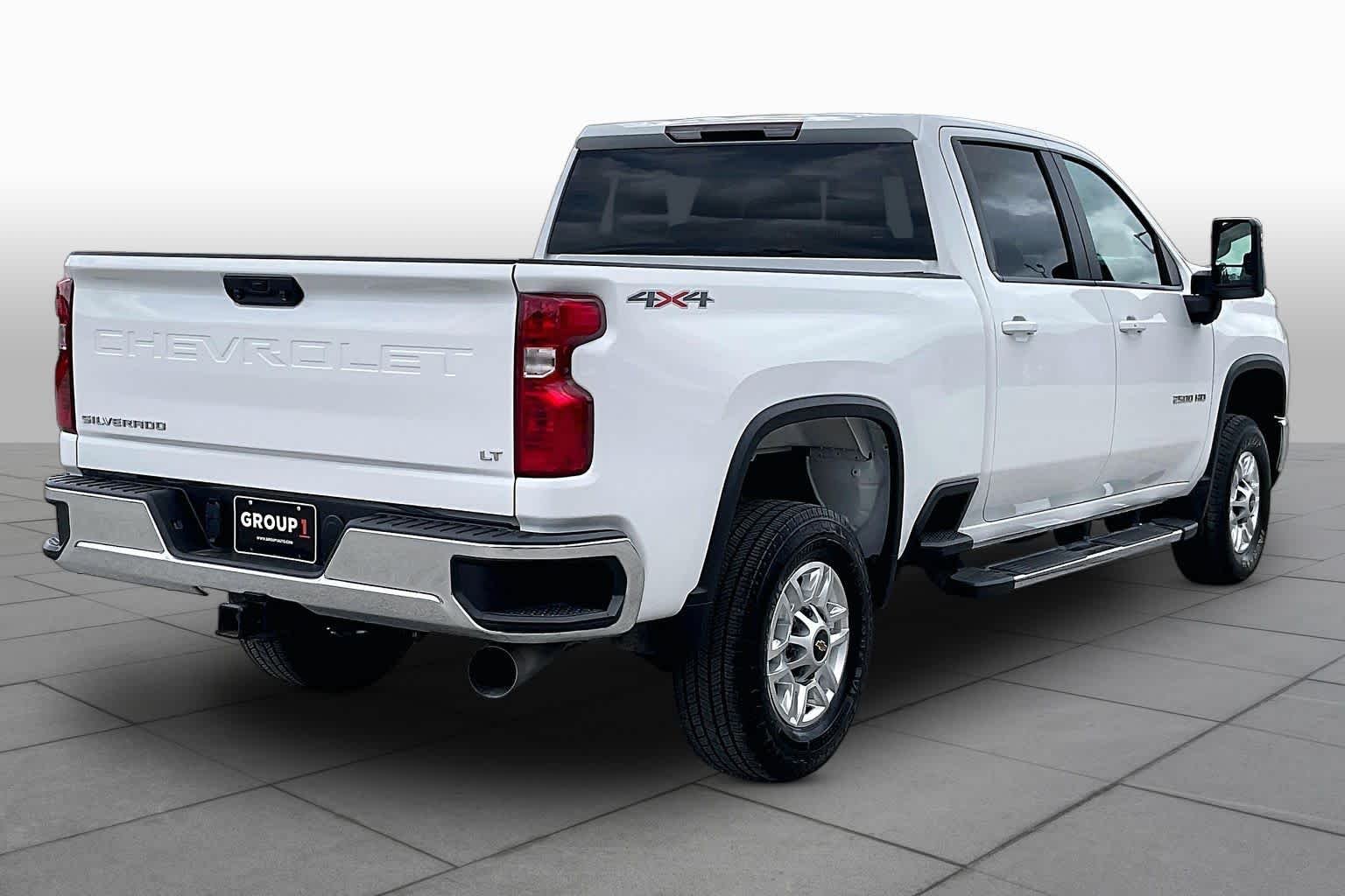 Used 2025 Summit White Chevrolet LT image 12