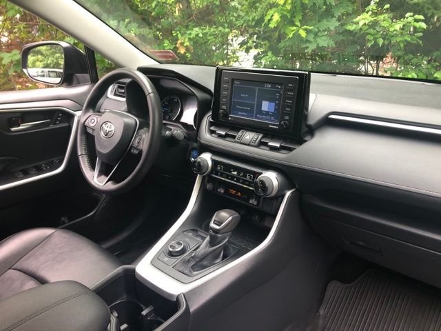 Used 2022 Blue Toyota XLE Premium image 18
