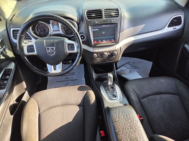 Used 2019 Silver Dodge SE image 7