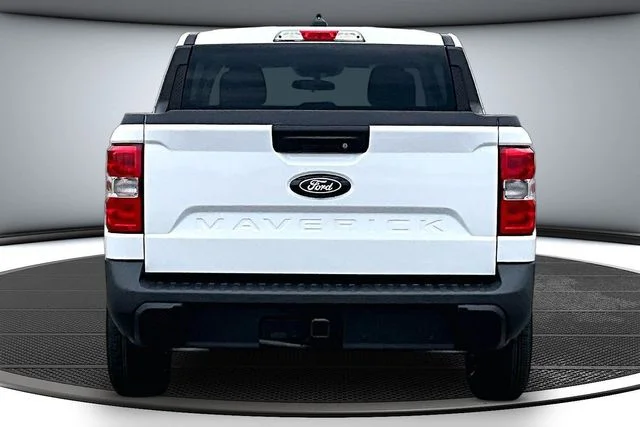 New 2026 Oxford White Ford XLT image 4