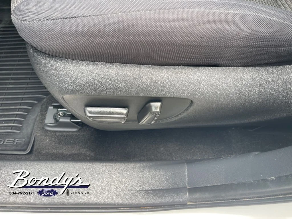 Used 2023 Pearl Toyota LE image 9