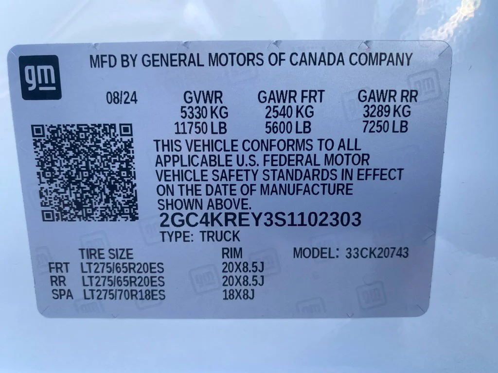 Used 2025 Summit White Chevrolet High Country image 42