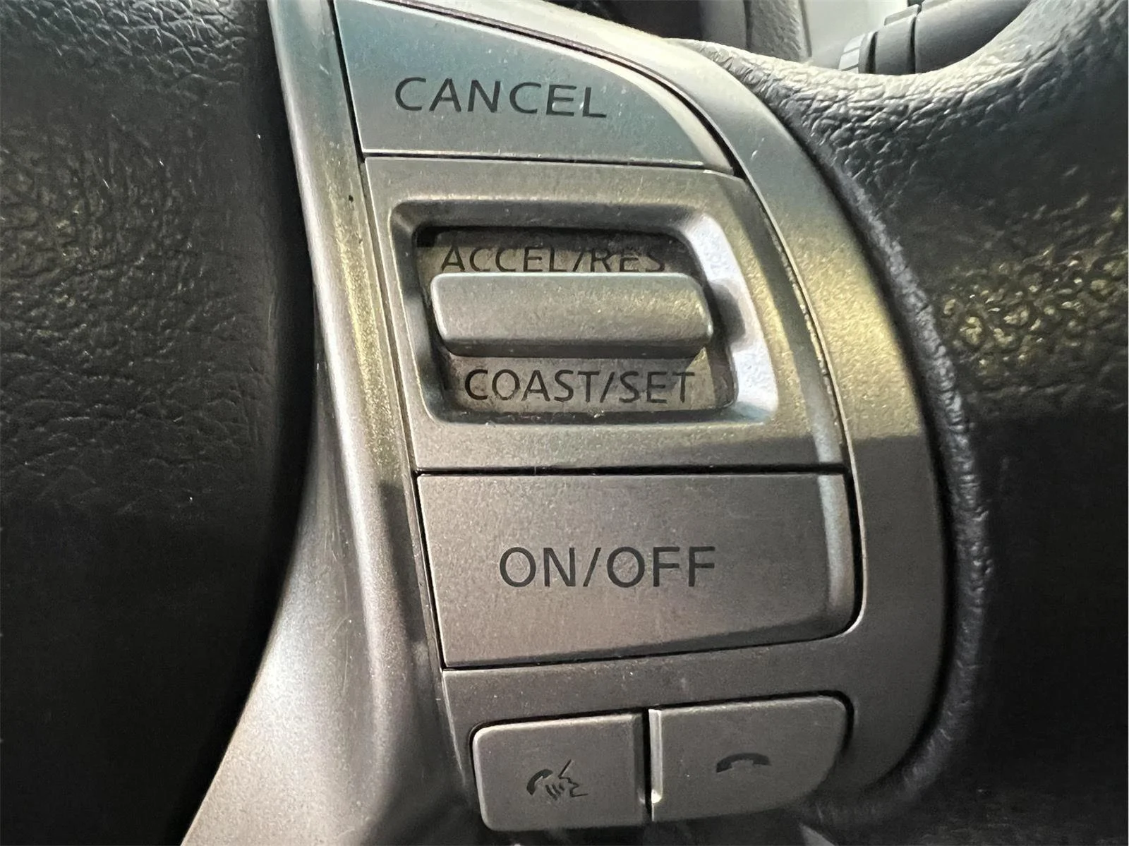 Used 2015 Cayenne Red Nissan 2.5 SV image 21