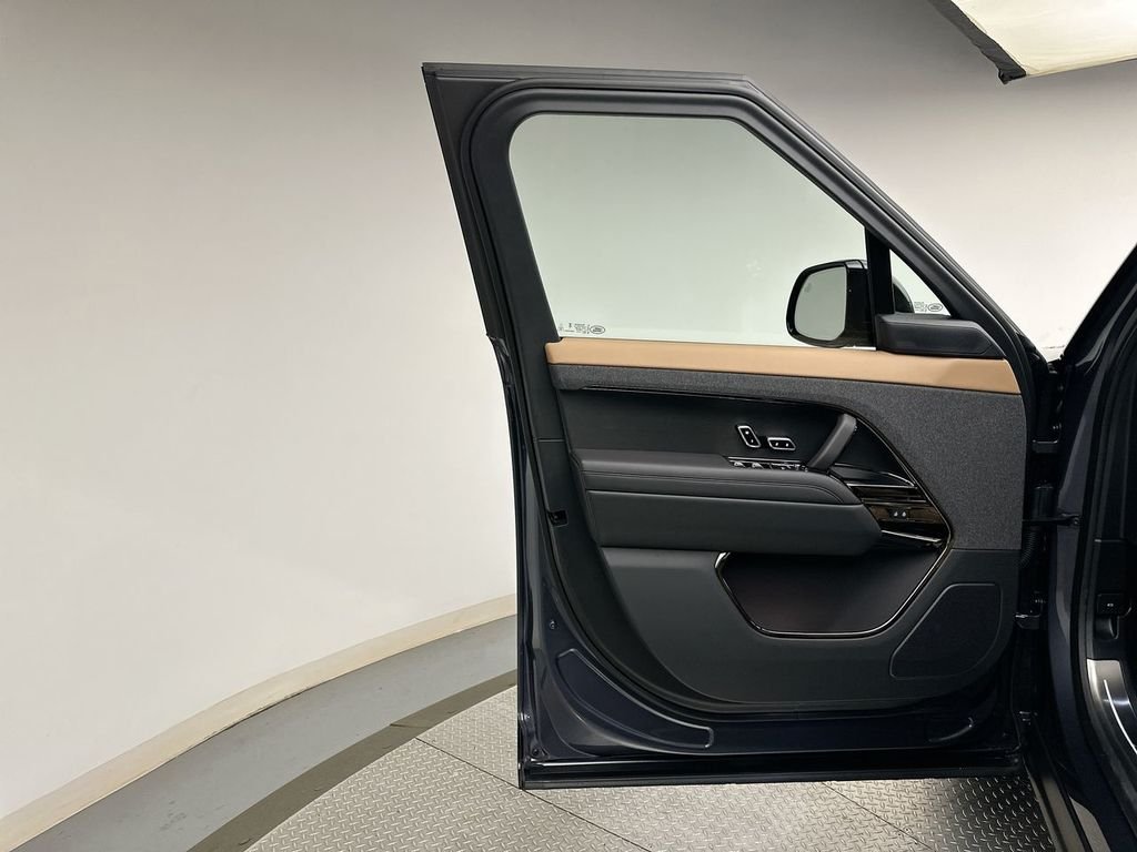 New 2026 Varesine Blue Land Rover Dynamic SE image 9