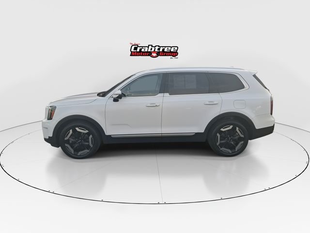 Used 2023 White Kia EX image 5