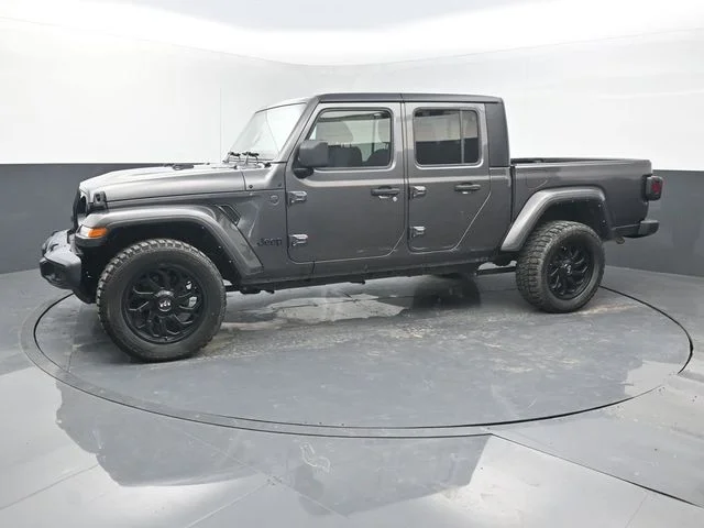 Used 2022 Gray Jeep Sport image 2