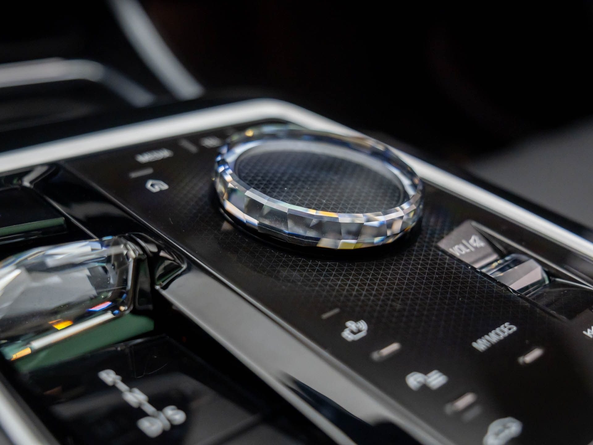 New 2026 Tanzanite Blue II Metallic BMW 750e xDrive image 26
