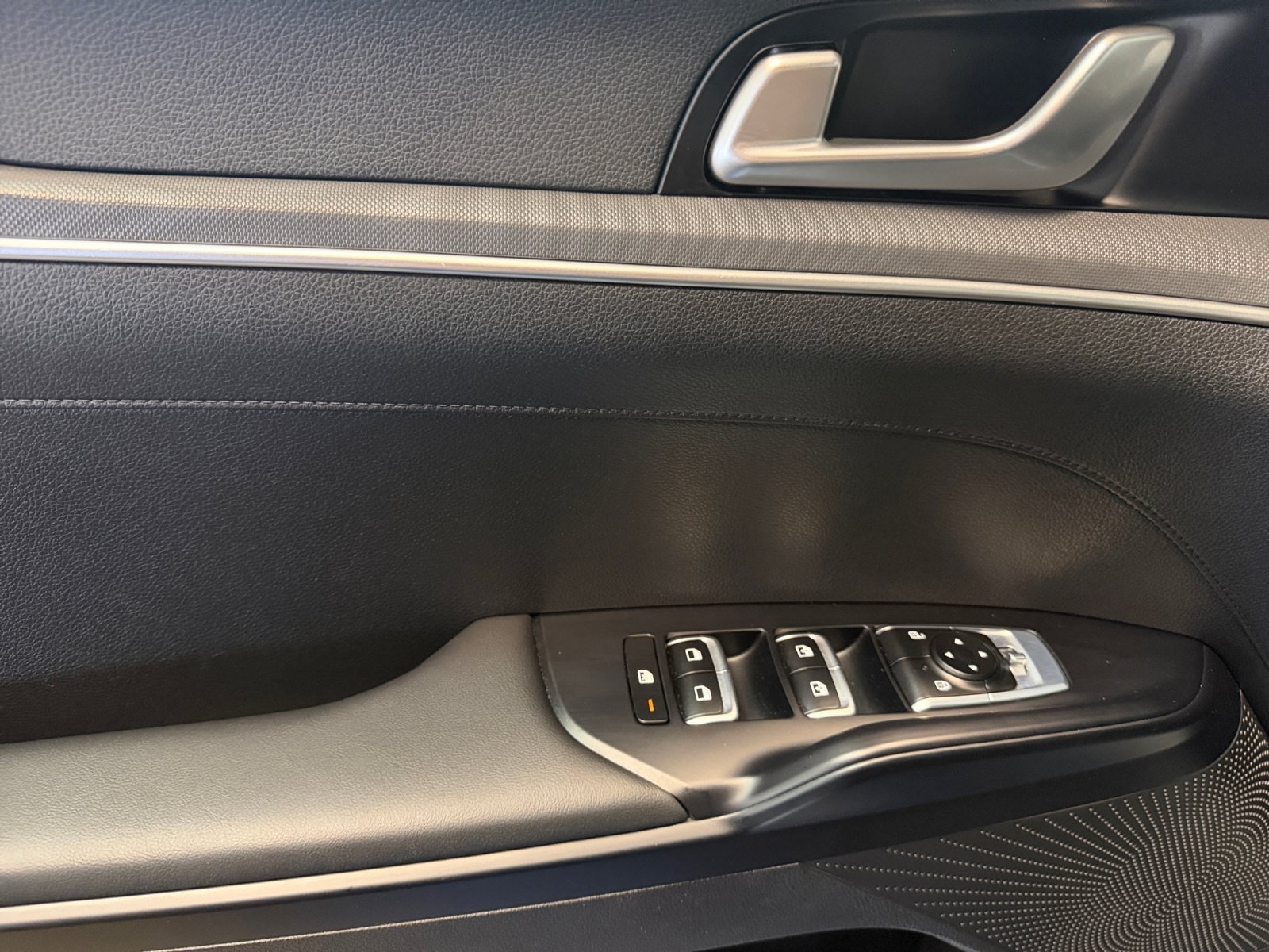 Used 2023 Sapphire Blue Kia GT-Line image 17