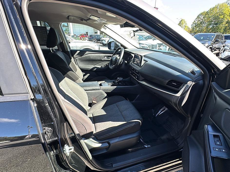 Used 2025 Super Black Nissan SV image 24