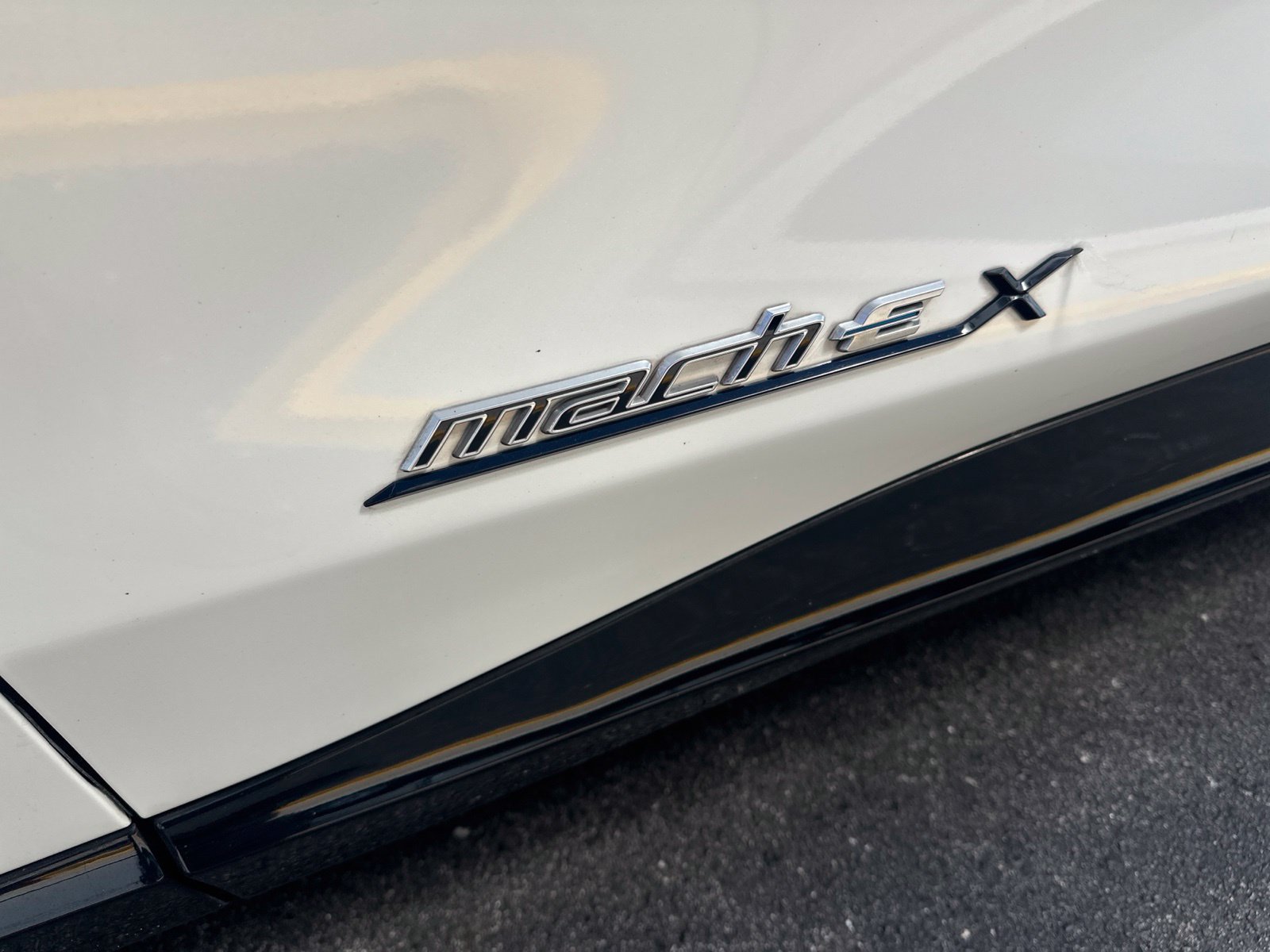 Used 2023 White Metallic Ford Premium image 10