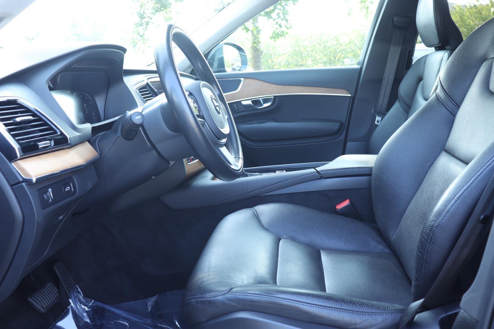 Used 2022 Savile Grey Metallic Volvo Momentum image 10