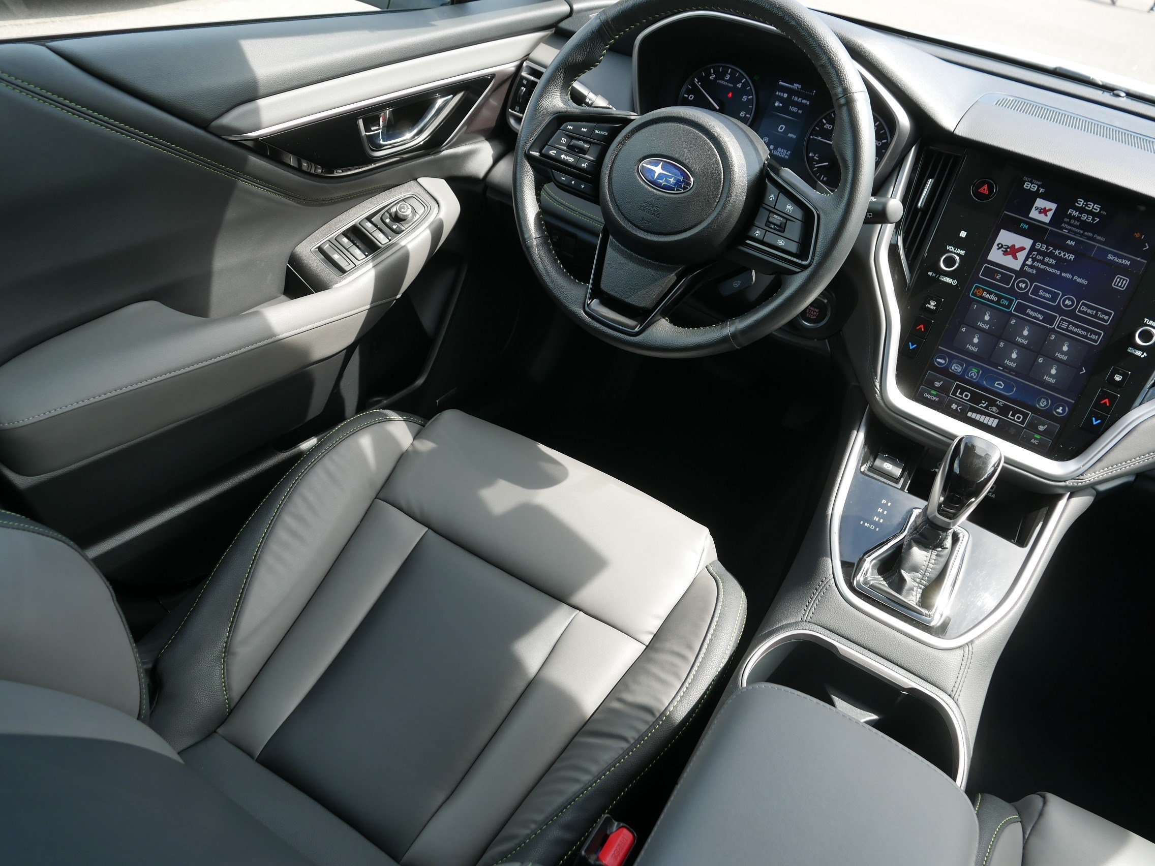 Used 2025 Crystal White Pearl Subaru Onyx Edition image 9
