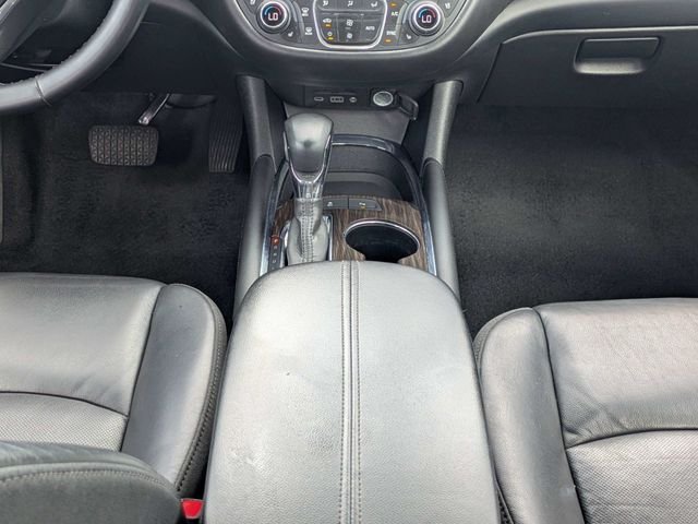 Used 2024 White Chevrolet LT image 18