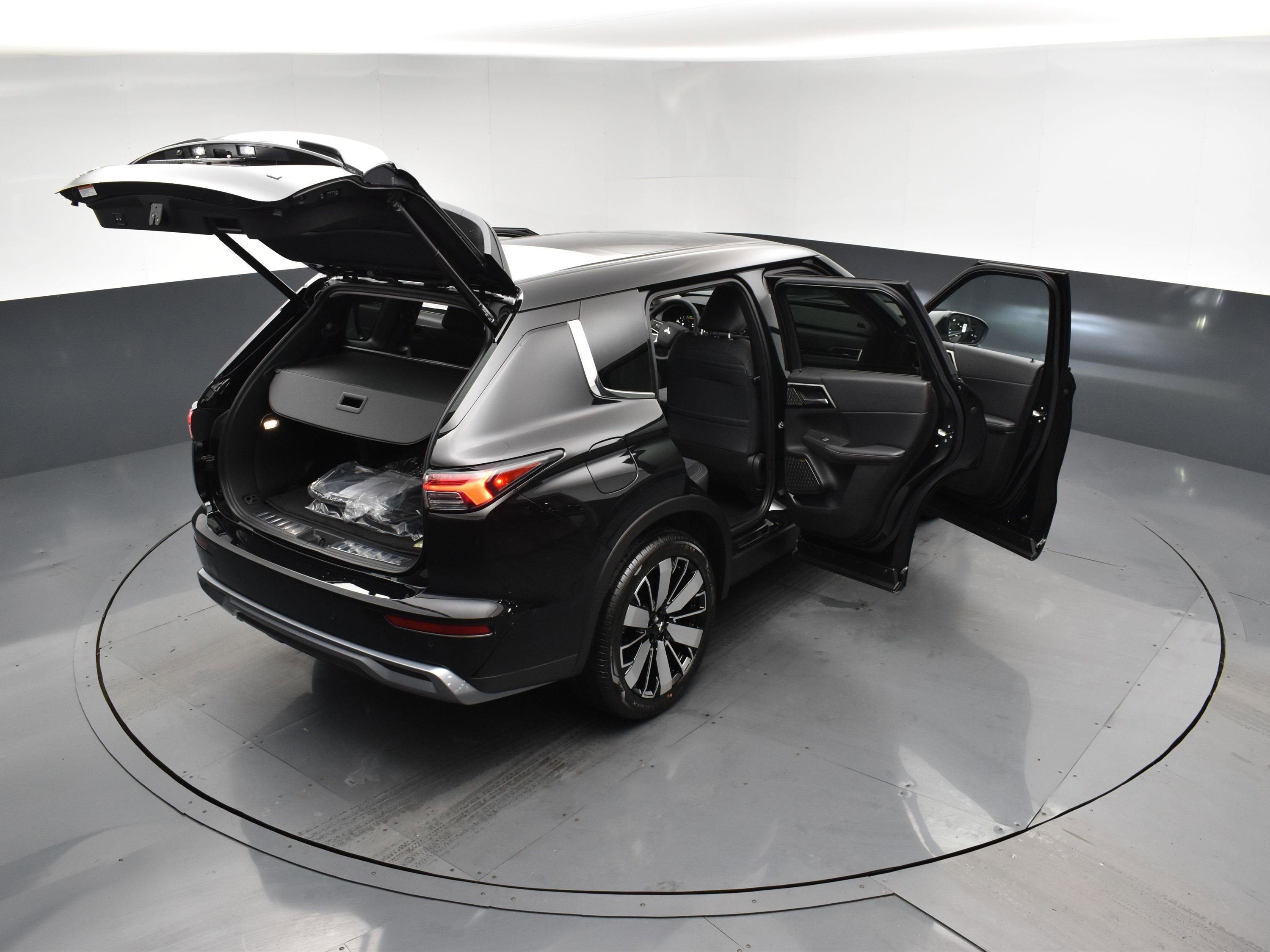 New 2026 Labrador Black Pearl Mitsubishi LE image 28