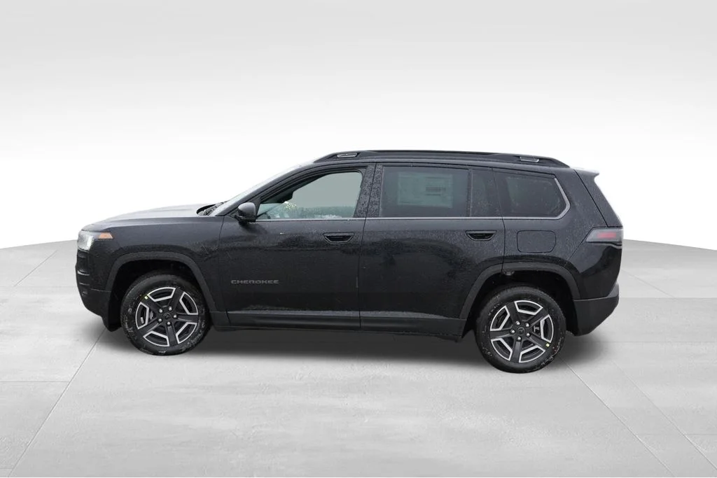 New 2026 Diamond Black Crystal Pearlcoat Jeep Limited image 6