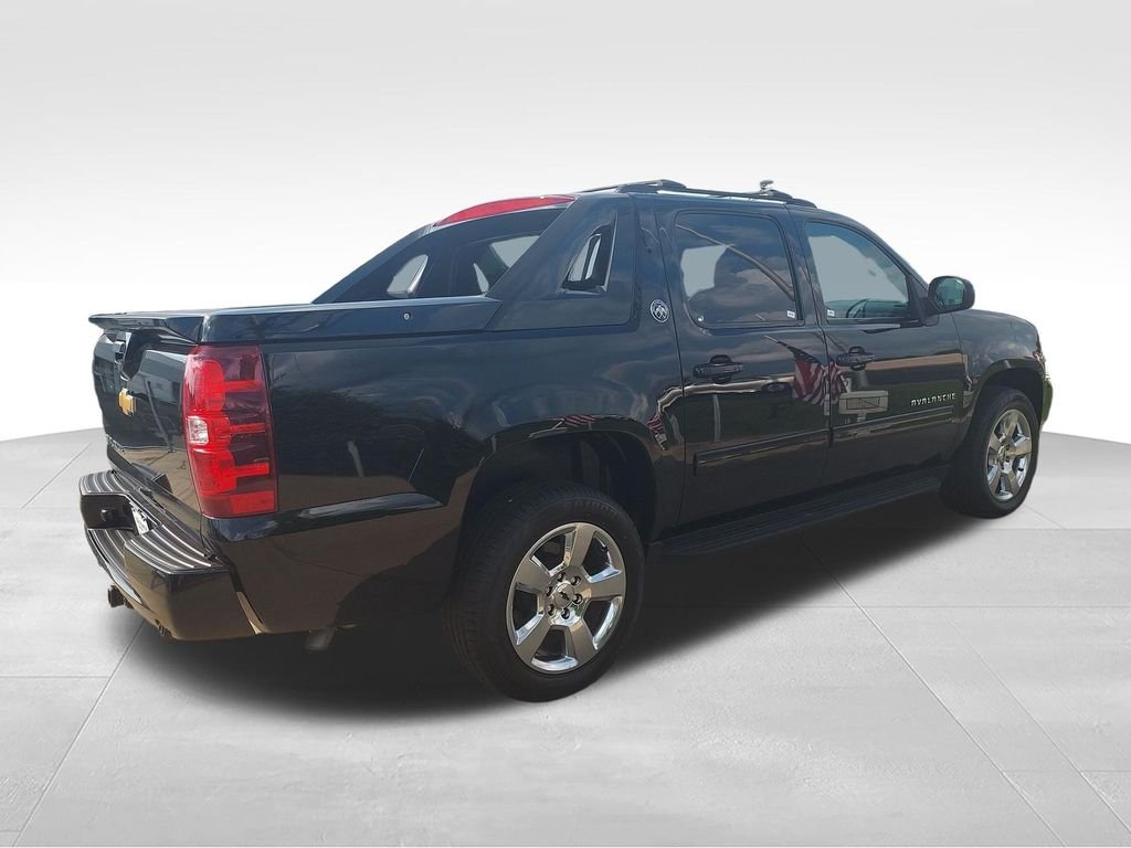 Used 2013 Black Chevrolet LS image 5