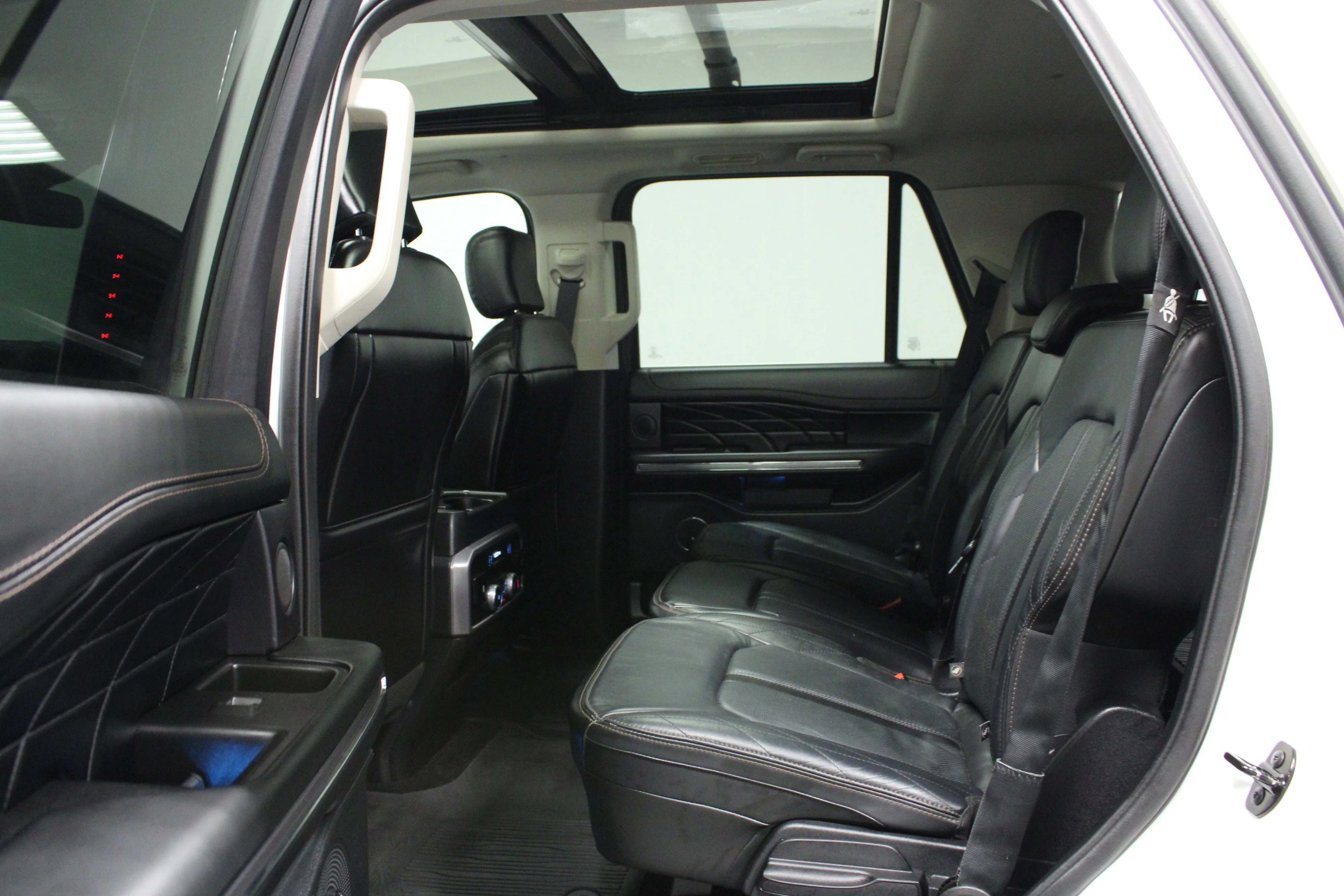 Used 2020 White Metallic Ford Platinum image 13
