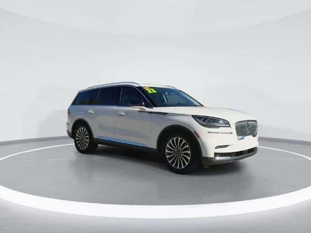 Used 2022 White Lincoln Reserve image 2