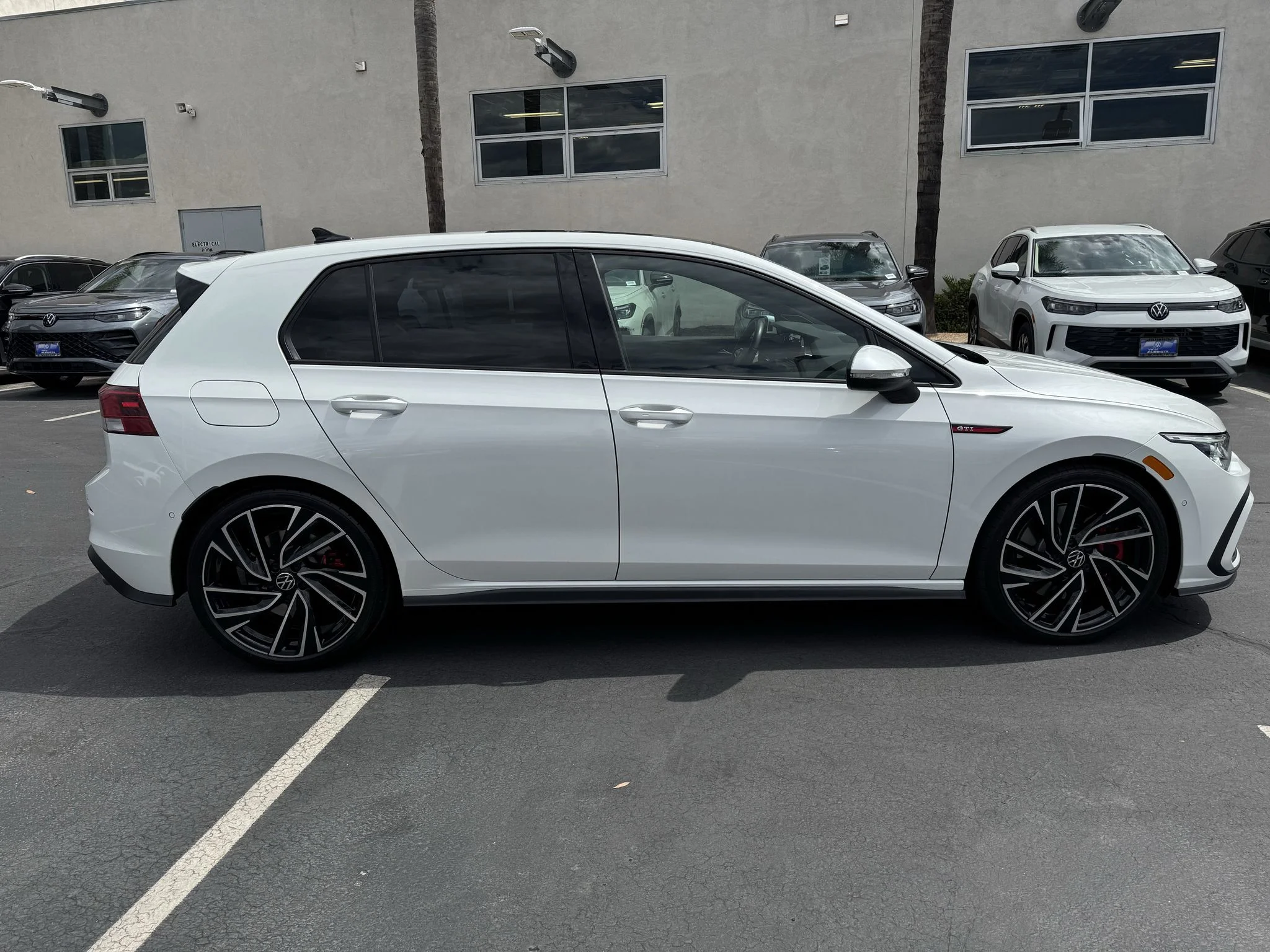 Used 2024 Opal White Pearl Volkswagen Autobahn image 10