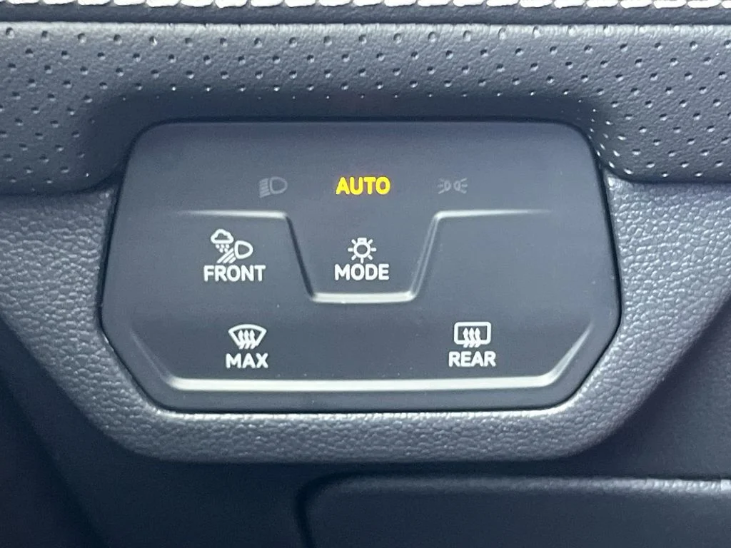 New 2026 Green Volkswagen 2.0T SE w/Technology image 30