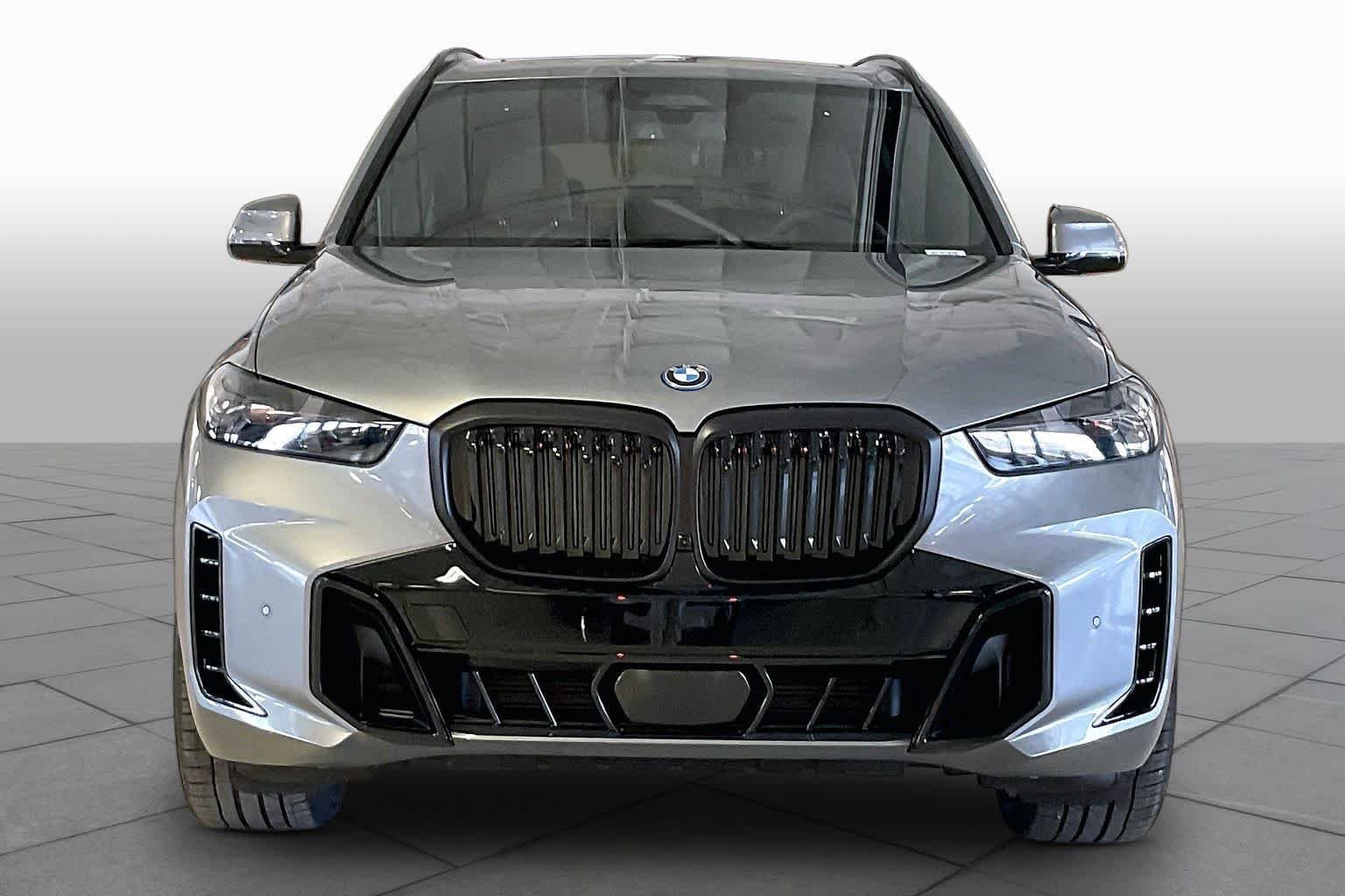New 2026 Skyscraper Grey Metallic BMW xDrive50e image 3
