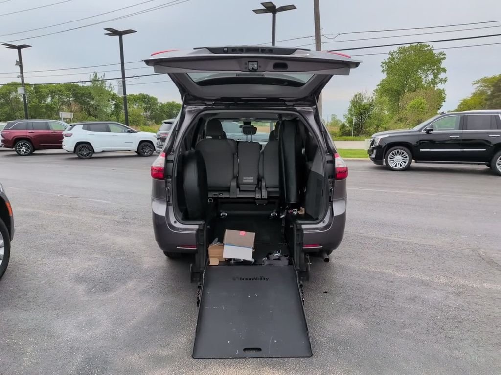 Used 2020 Gray Toyota L image 8