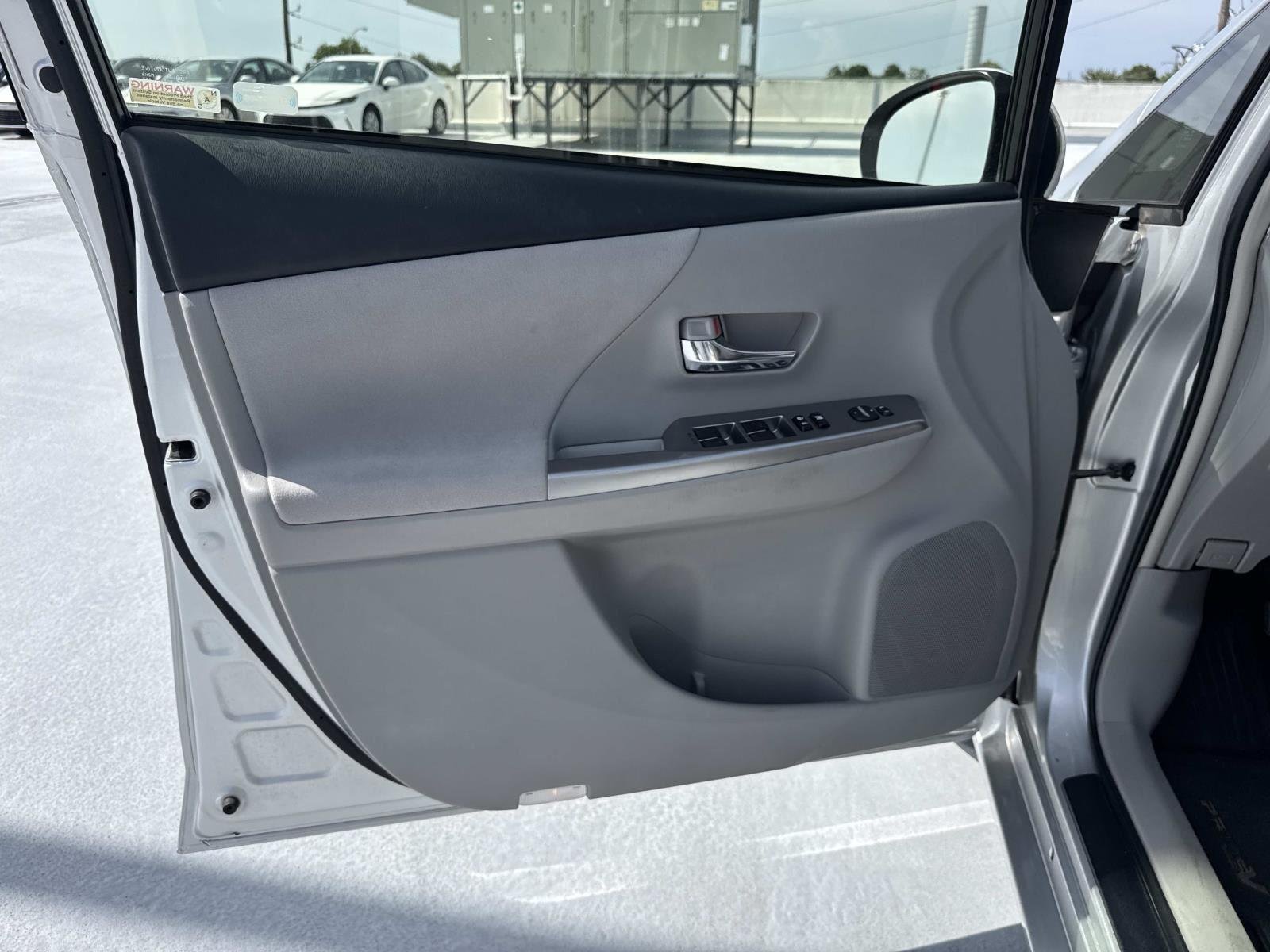Used 2015 Classic Silver Metallic Toyota Three image 17