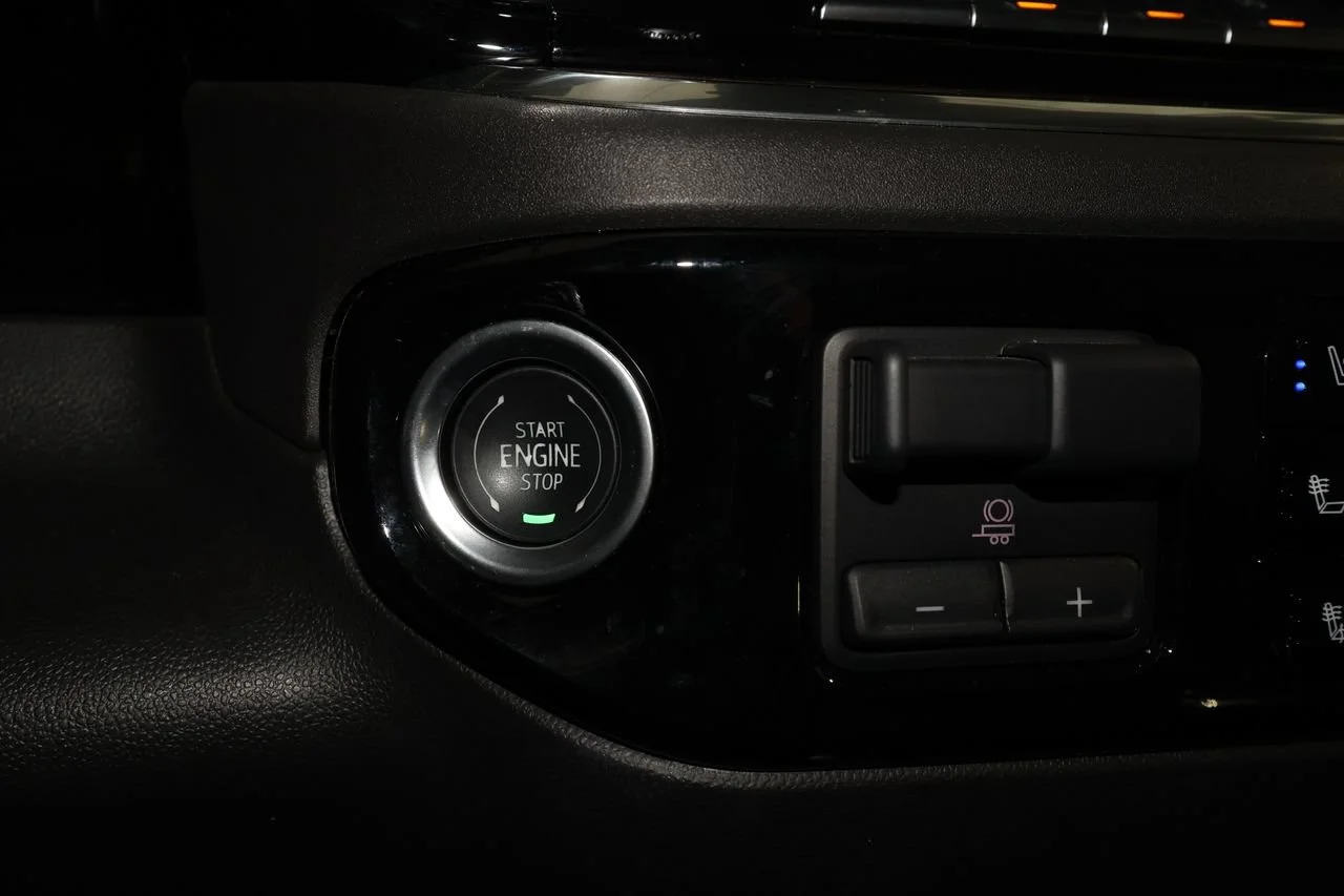 Used 2025 Sterling Metallic GMC SLT image 17