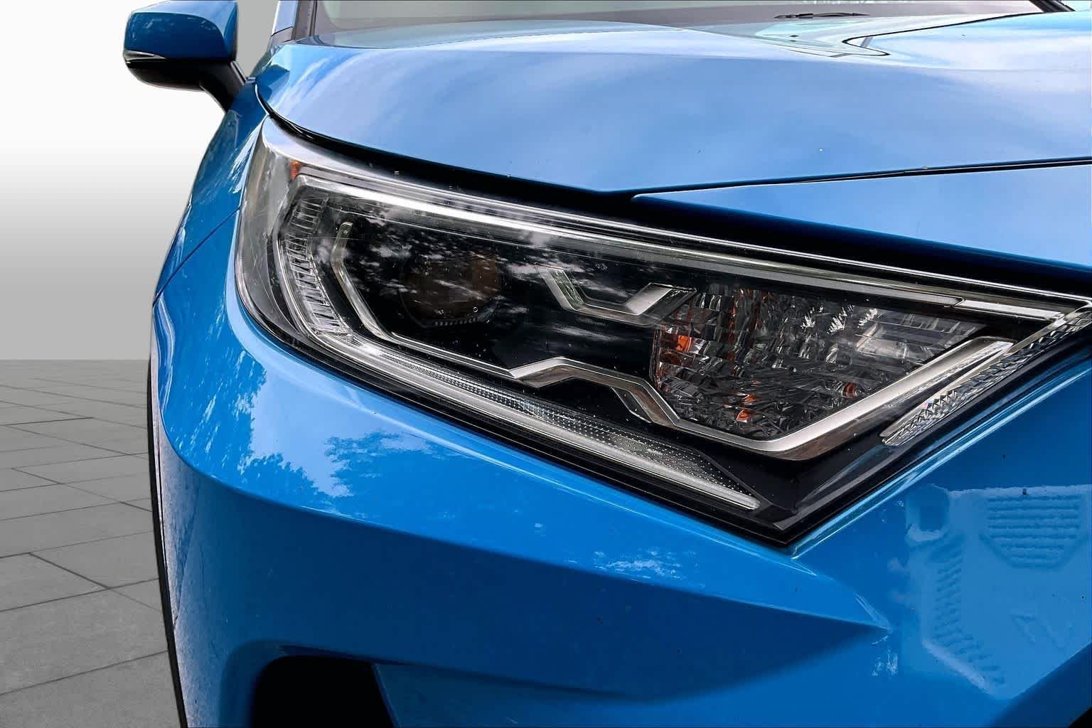 Used 2019 Blue Flame Toyota Hybrid XLE image 27